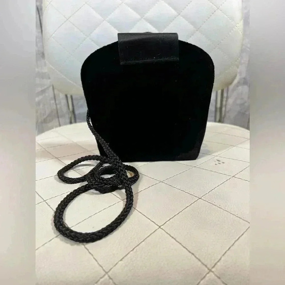 Vintage Black Velvet Magnetic Snap Crossbody Bag - Picture 3 of 5